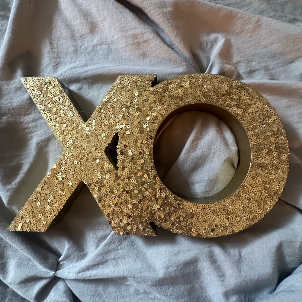 “XO” SIGN